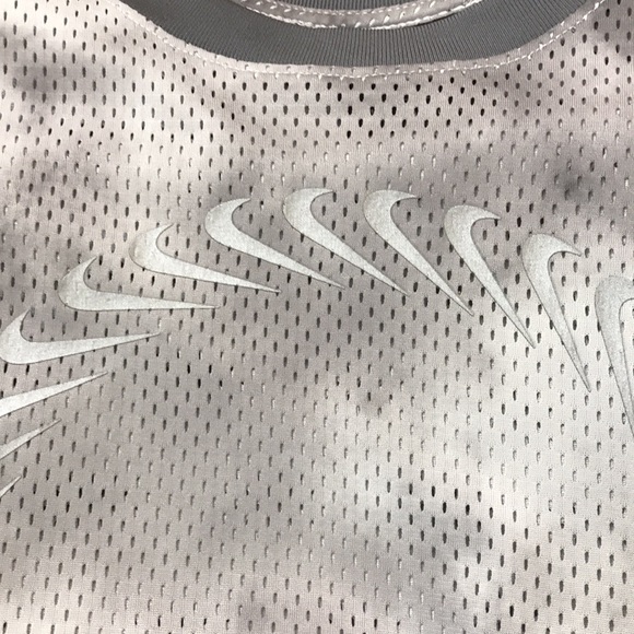 NWOT NIKE Plus Size Gray & Silver SPORTS Top with Silver Swoosh Size 1X - Picture 7 of 9